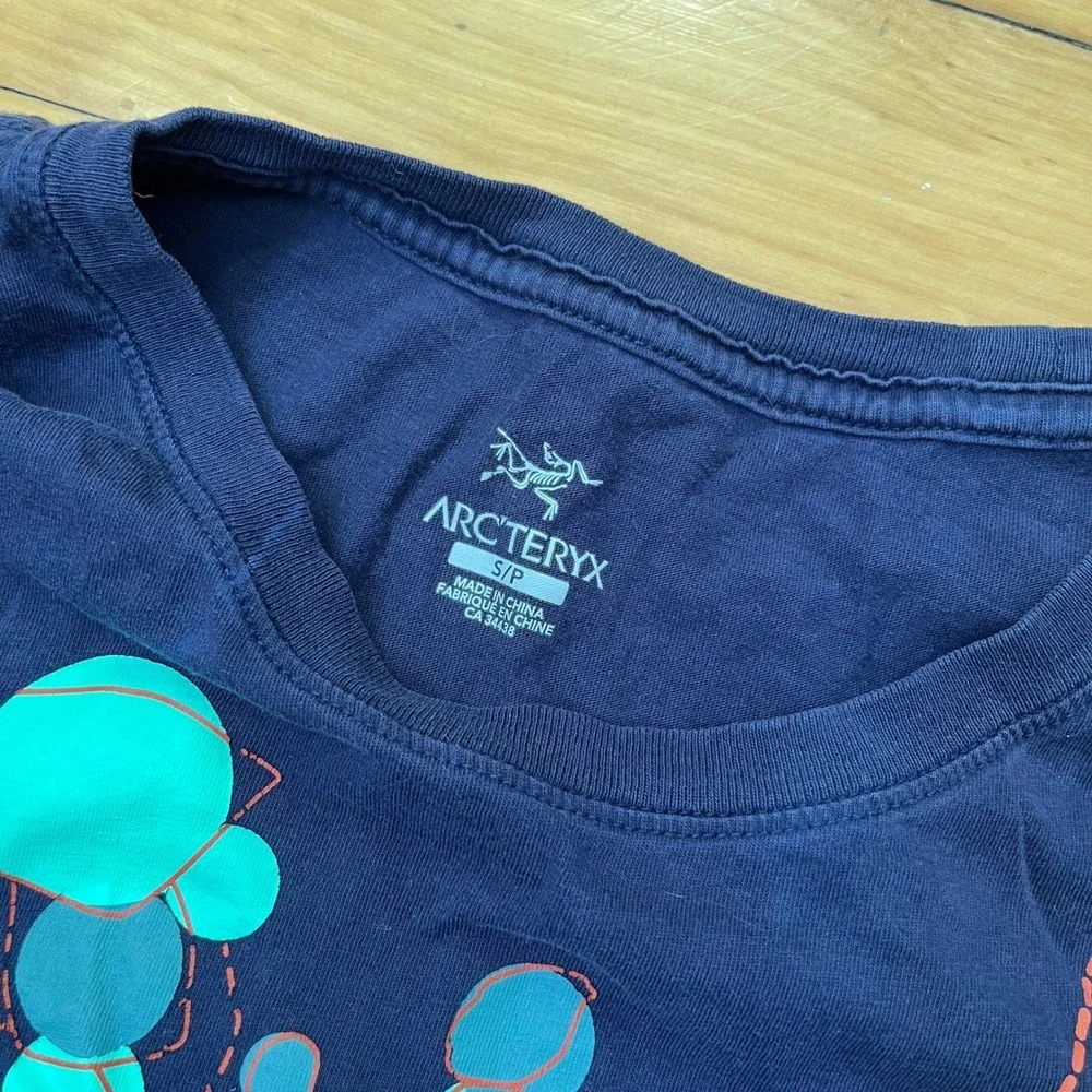 Arcteryx Womens Navy Blue Graphic Trail Map Short Sleeve T-Shirt Size Small S - Picture 4 of 6